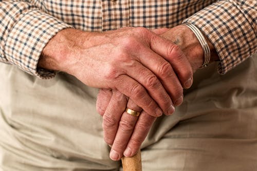 导致中老年帕金森疾病的根本原因是什么