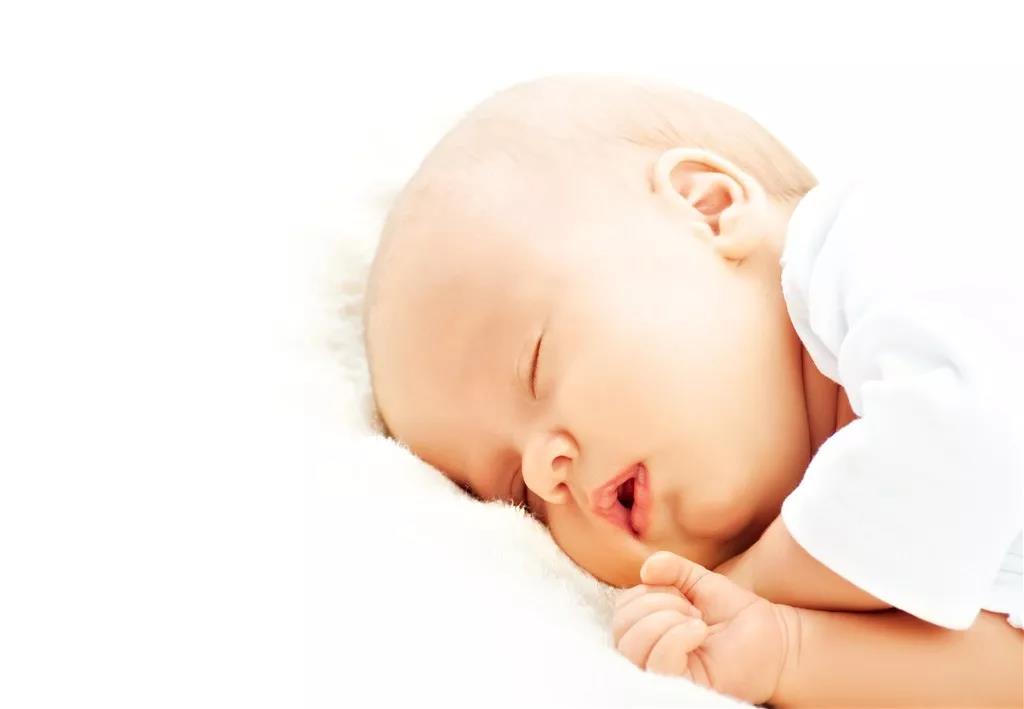 宝宝睡眠的8大谣言，你信了哪条？