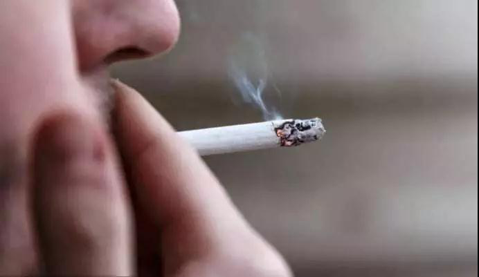 戒烟那么难，银屑病患者可不可以不戒烟？