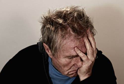 中老年白癜风症状都有哪些表现?怎么进行判断?