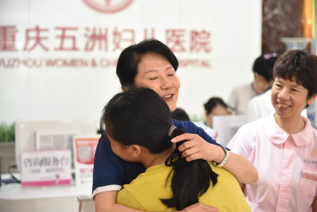 五洲携手“行走中国”公益组织为山区留守儿童家庭健康援助