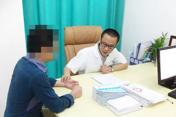 深圳白癜风：避免白斑反复秋季要这样治疗