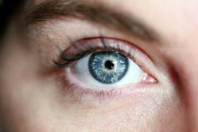 眼外伤在不同阶段会有哪些症状?眼部受伤应该怎样正确处理?
