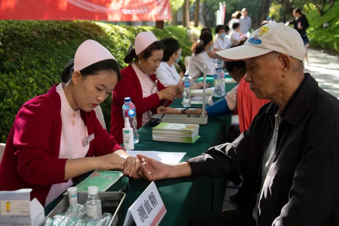 五洲妇儿医院参加2019年“服务百姓健康行动”大型义诊活动 走进星河湾社区 