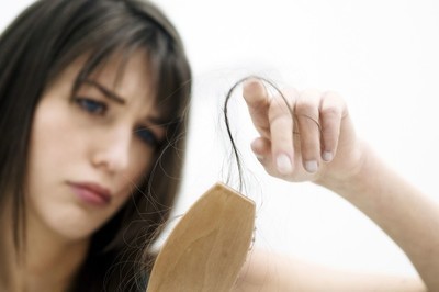 【脱发】导致青少年脱发的原因有哪些？青少年应该注意哪些情况？