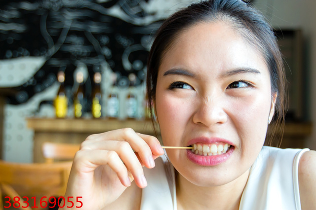 【护牙知识】经常用牙签真的能把牙缝越剔越大吗？