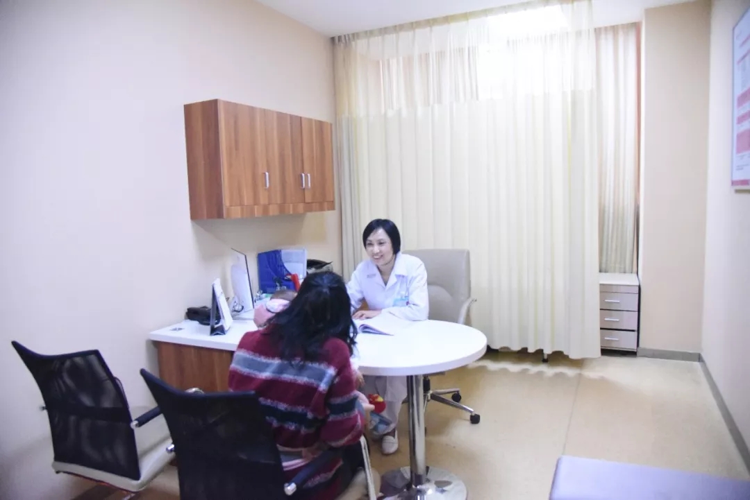 重庆五洲妇儿医院医生获颁总工会“爱心医生”荣誉称号