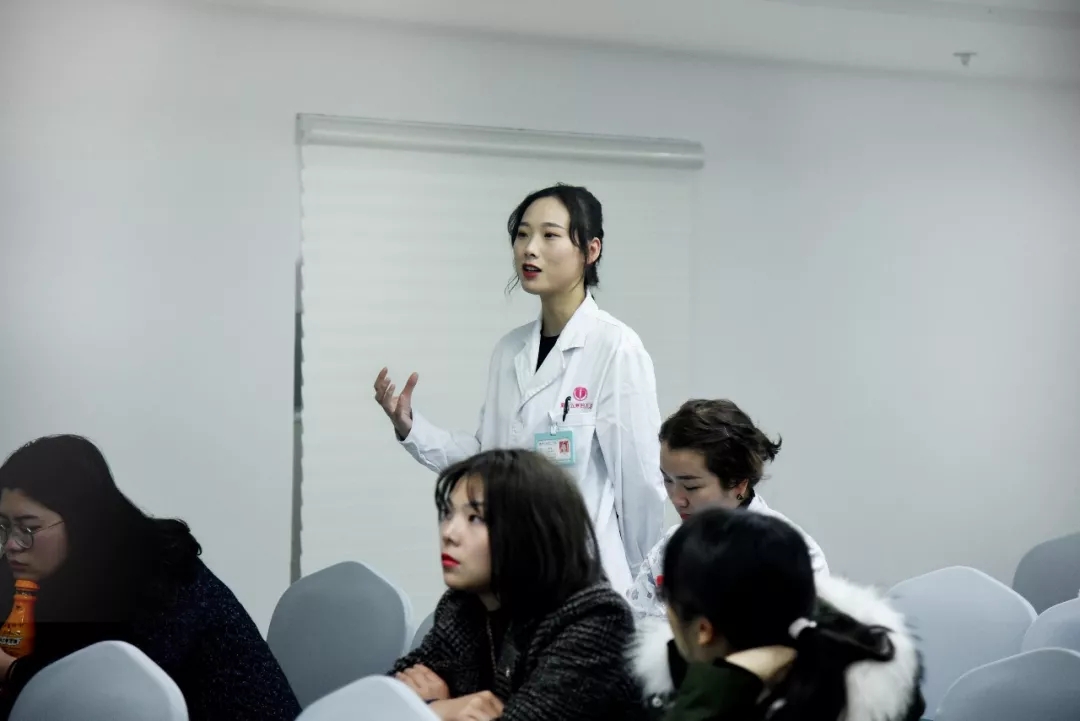 “守护星星的孩子”大型公益讲座在重庆五洲妇儿医院举办
