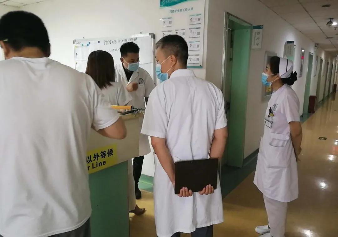  院长行政查房：深入一线解决问题