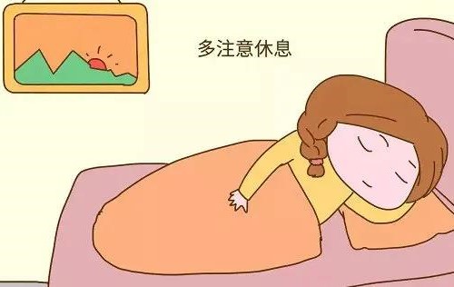 女性月经较多可以推迟几天？