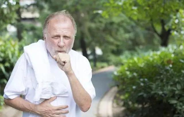 冬季老年人容易哮喘发作？快看看如何预防!