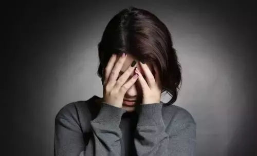女性产后出现这3种情况要警惕是抑郁症，武汉精神病医院解说做好这3点可缓解!