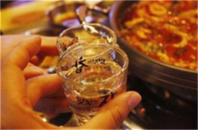 什么泡酒治类风湿好呢，六盘水类风湿不治的危害是什么