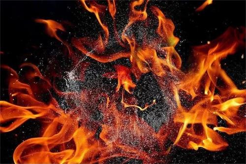 水火一交，百病消！一个中药专方交通心肾，耳鸣、失眠全自消