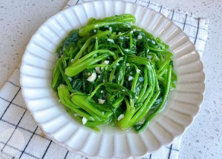 肾的绿色救星：中医视角下菠菜的补肾不传之秘